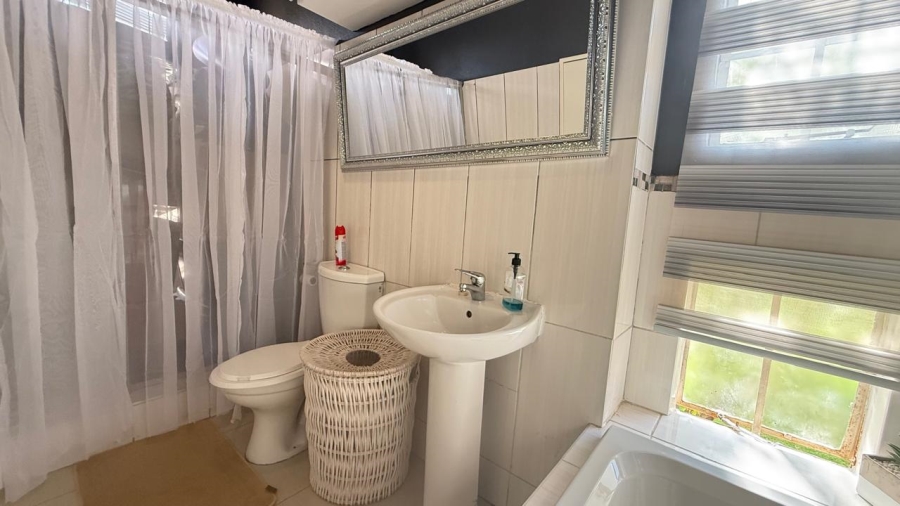2 Bedroom Property for Sale in Honeydew Gauteng