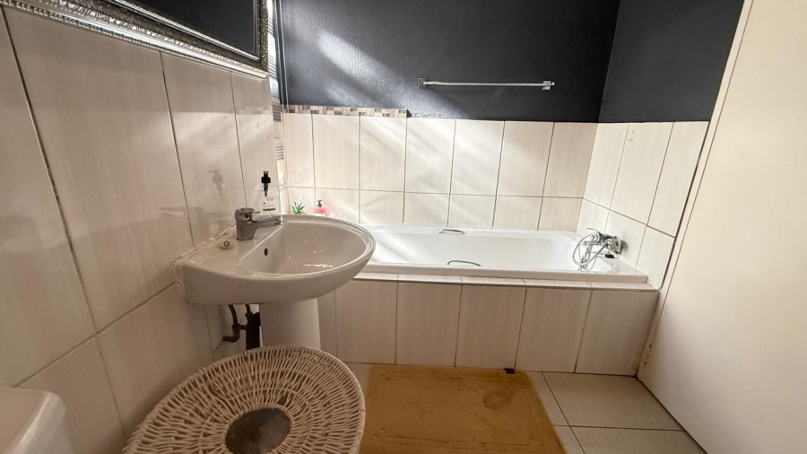 2 Bedroom Property for Sale in Honeydew Gauteng