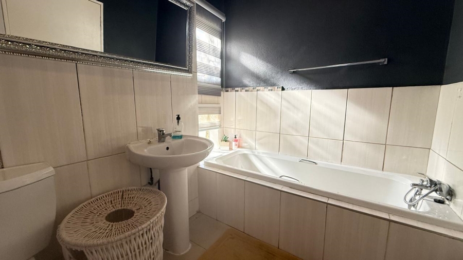 2 Bedroom Property for Sale in Honeydew Gauteng