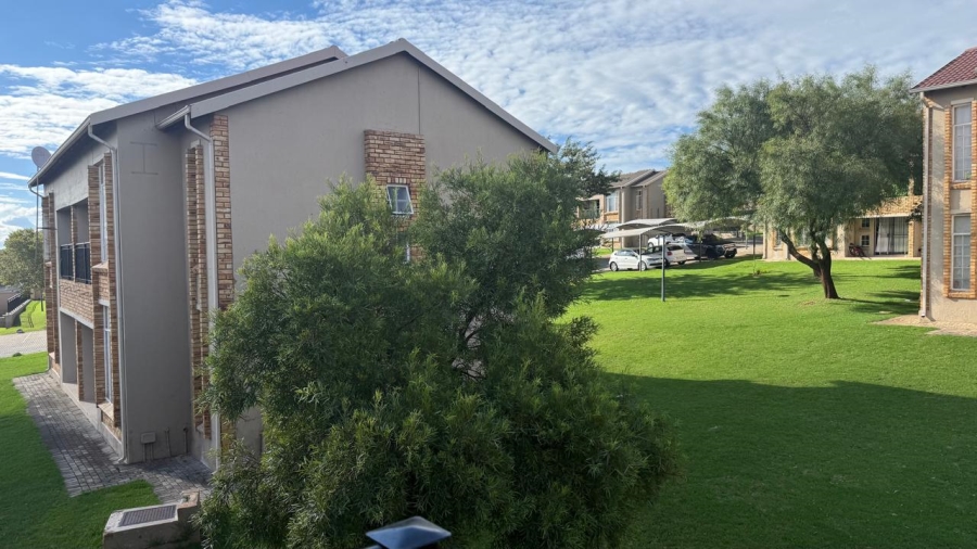 2 Bedroom Property for Sale in Honeydew Gauteng