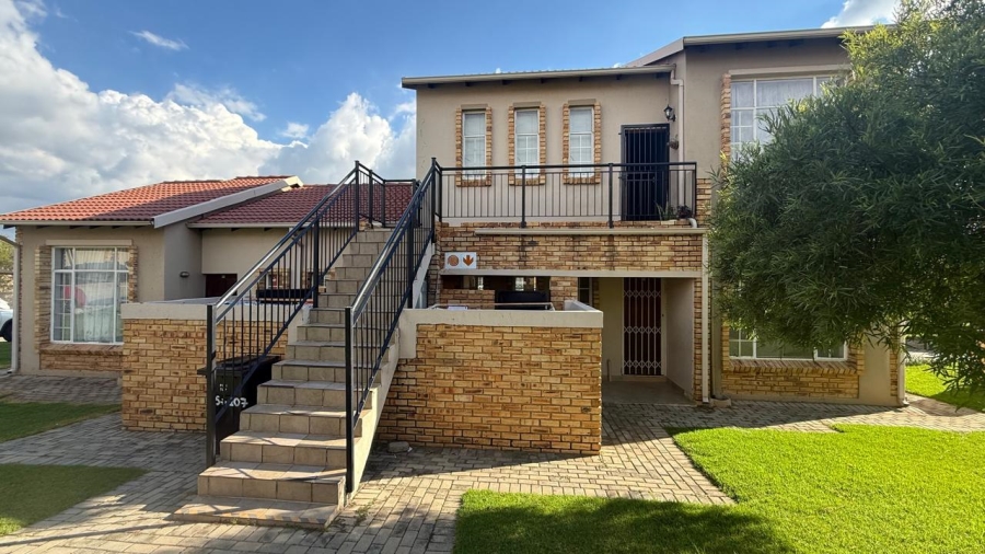 2 Bedroom Property for Sale in Honeydew Gauteng