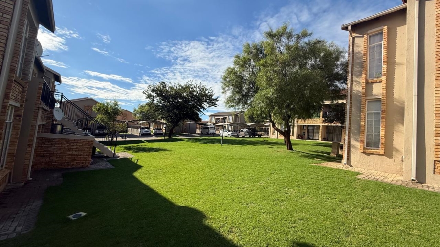 2 Bedroom Property for Sale in Honeydew Gauteng