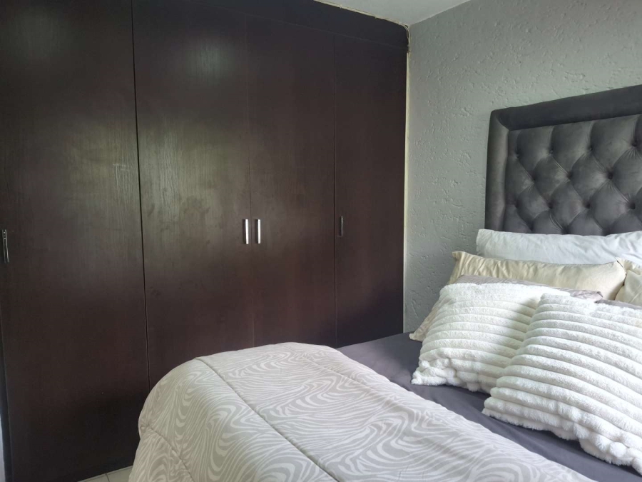 To Let 1 Bedroom Property for Rent in Benmore Gauteng