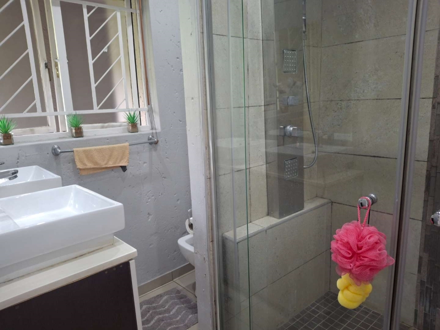 To Let 1 Bedroom Property for Rent in Benmore Gauteng