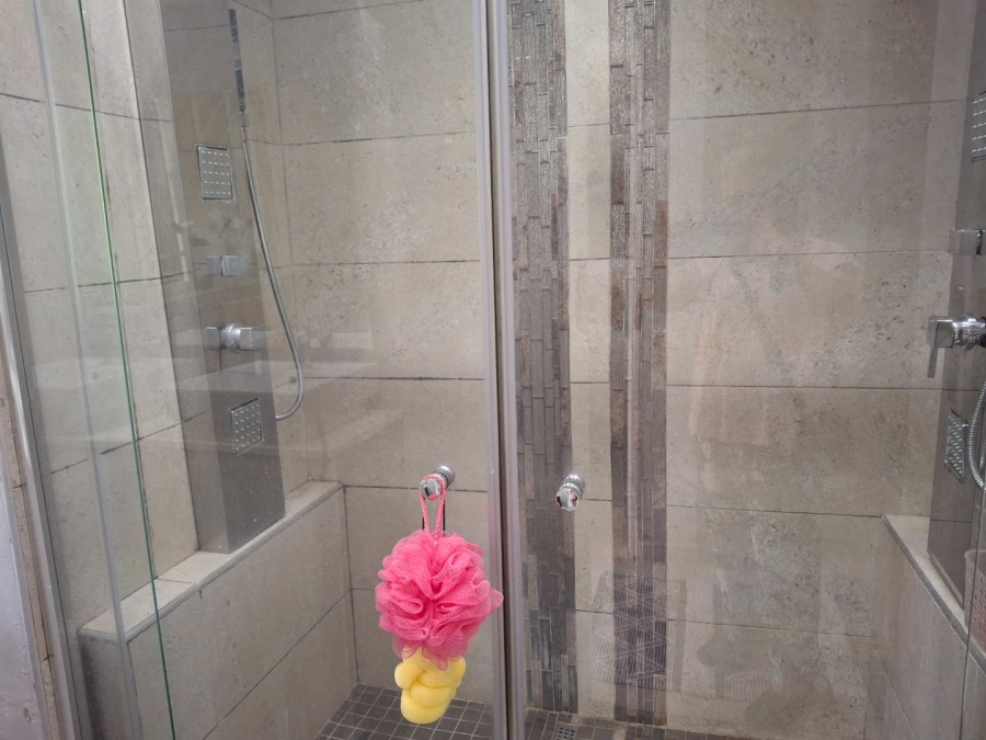 To Let 1 Bedroom Property for Rent in Benmore Gauteng