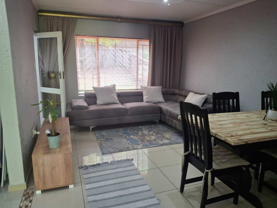 To Let 1 Bedroom Property for Rent in Benmore Gauteng