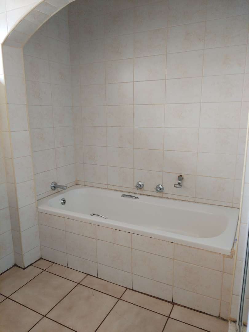 To Let 3 Bedroom Property for Rent in Sharon Park Gauteng