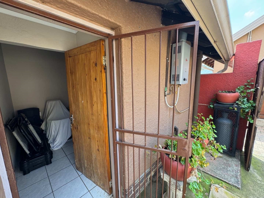 4 Bedroom Property for Sale in Alberante Gauteng