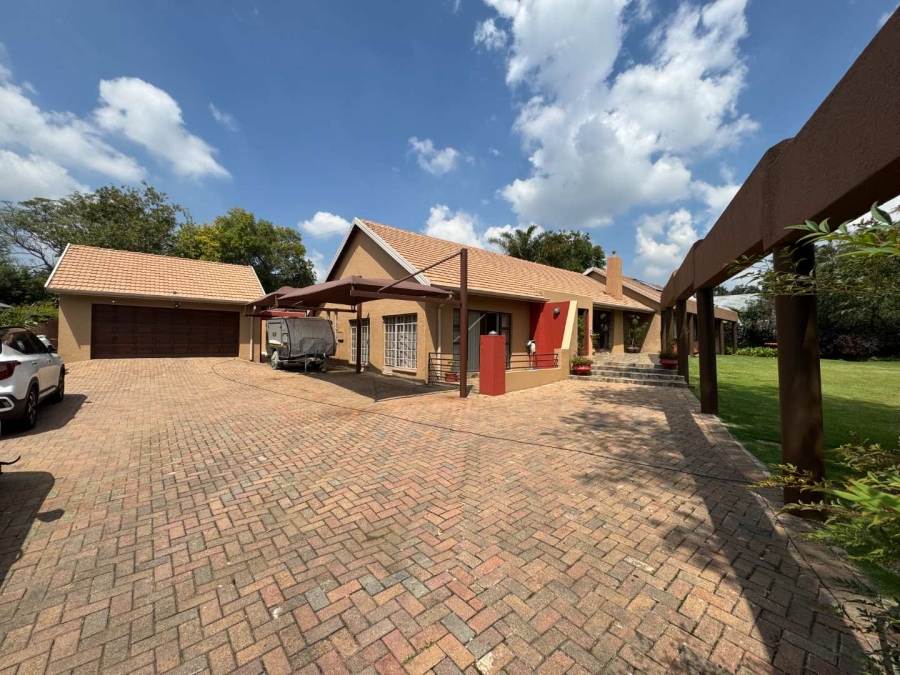4 Bedroom Property for Sale in Alberante Gauteng