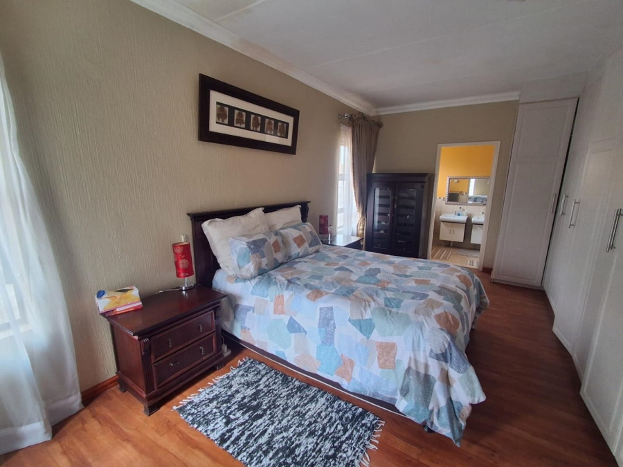 3 Bedroom Property for Sale in Mulbarton Gauteng