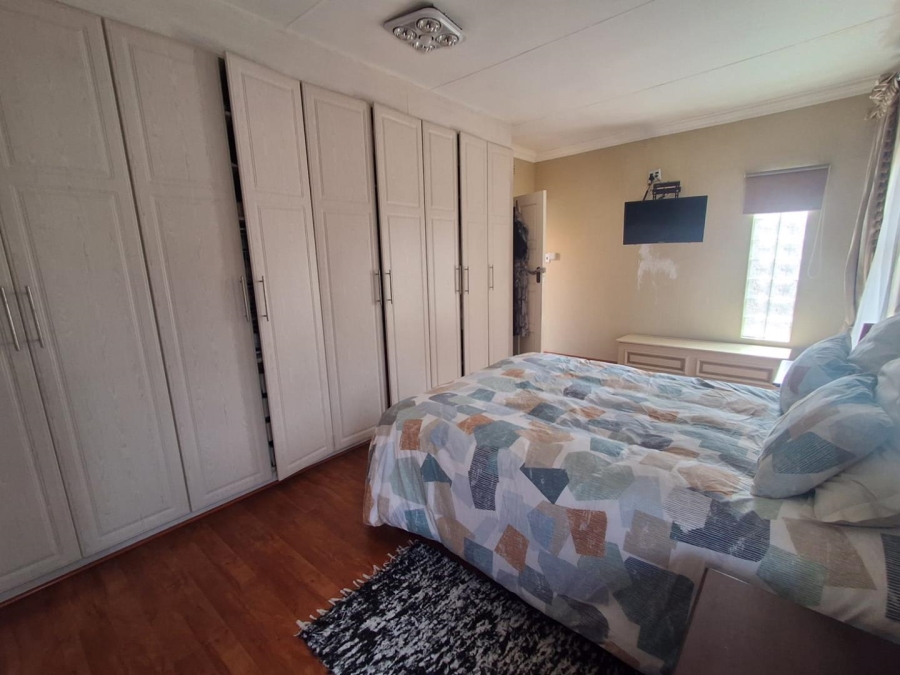 3 Bedroom Property for Sale in Mulbarton Gauteng