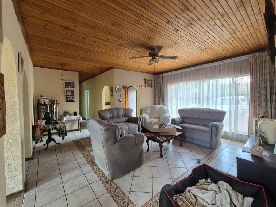 5 Bedroom Property for Sale in Brackenhurst Gauteng