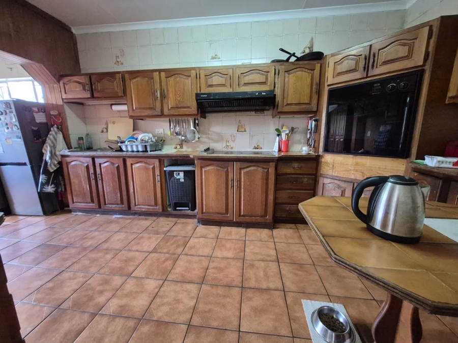 5 Bedroom Property for Sale in Brackenhurst Gauteng