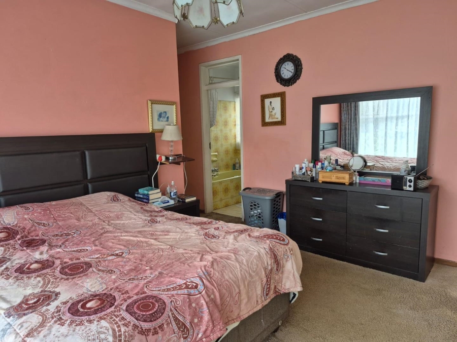 5 Bedroom Property for Sale in Brackenhurst Gauteng