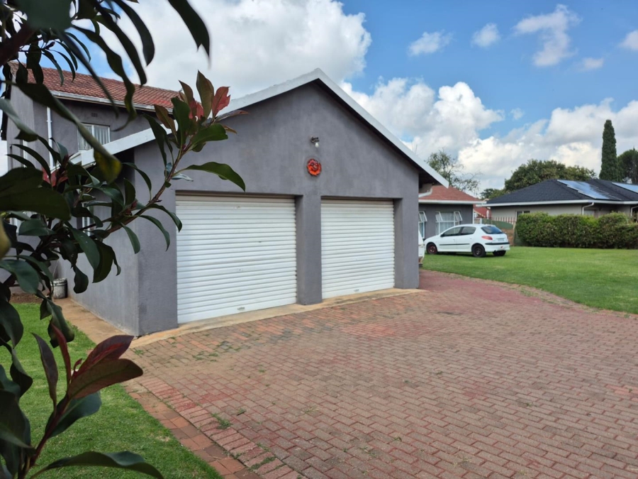 5 Bedroom Property for Sale in Brackenhurst Gauteng
