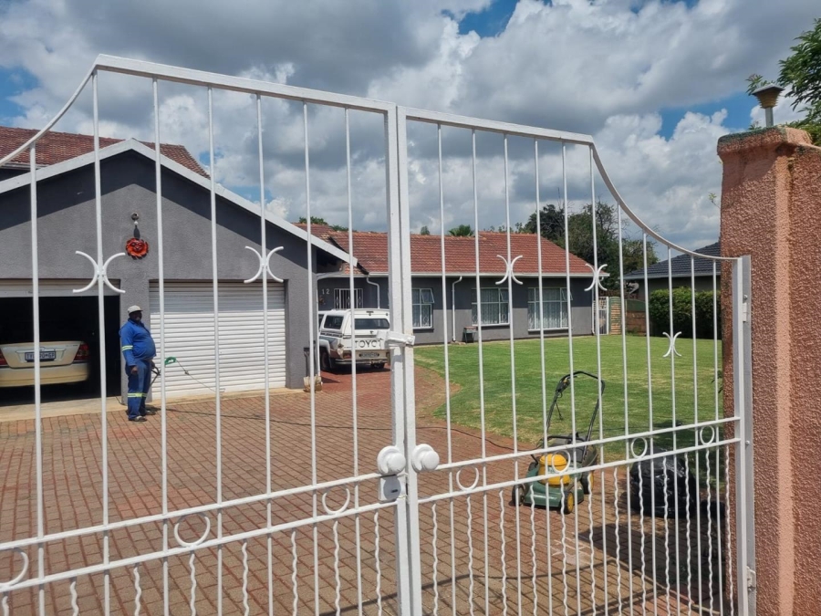 5 Bedroom Property for Sale in Brackenhurst Gauteng