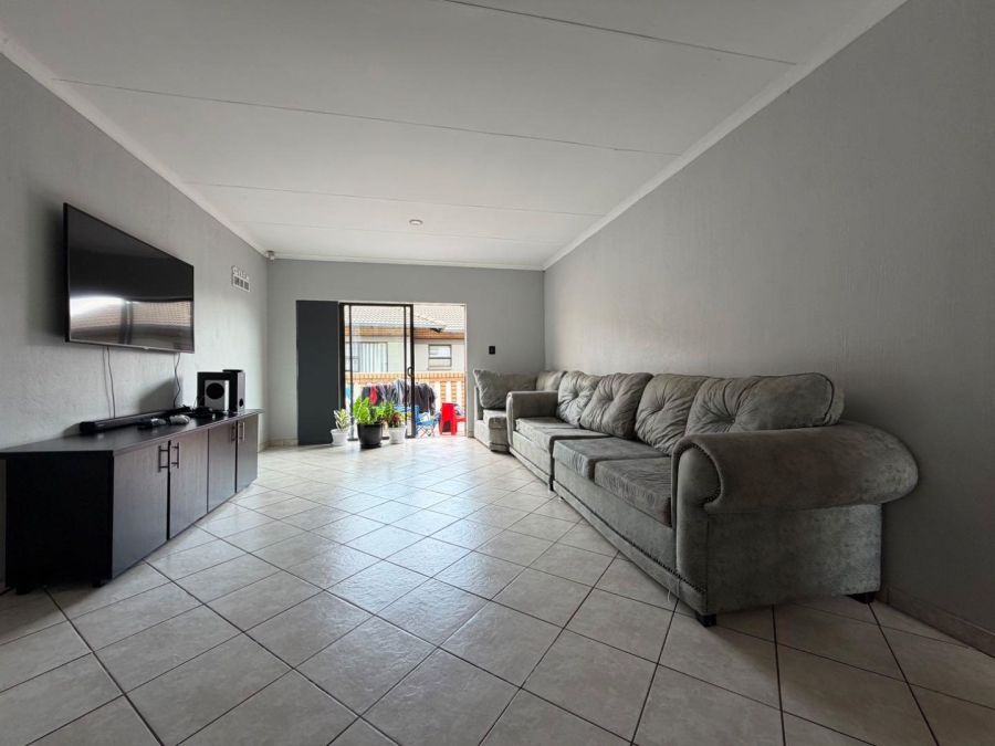 2 Bedroom Property for Sale in Brackenhurst Gauteng