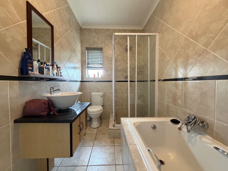 2 Bedroom Property for Sale in Brackenhurst Gauteng