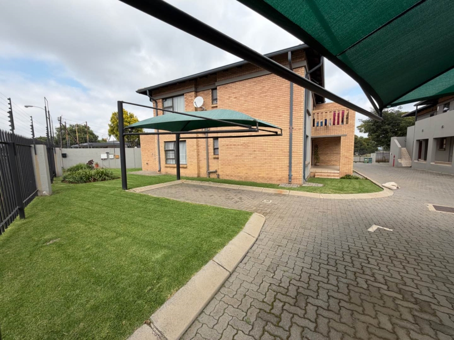 2 Bedroom Property for Sale in Brackenhurst Gauteng