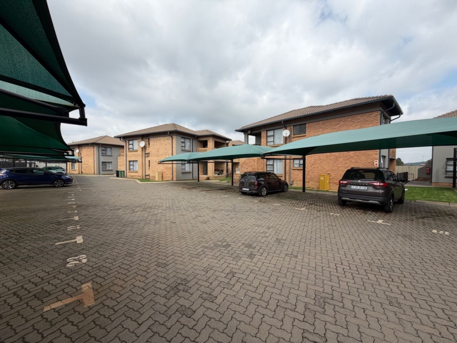 2 Bedroom Property for Sale in Brackenhurst Gauteng