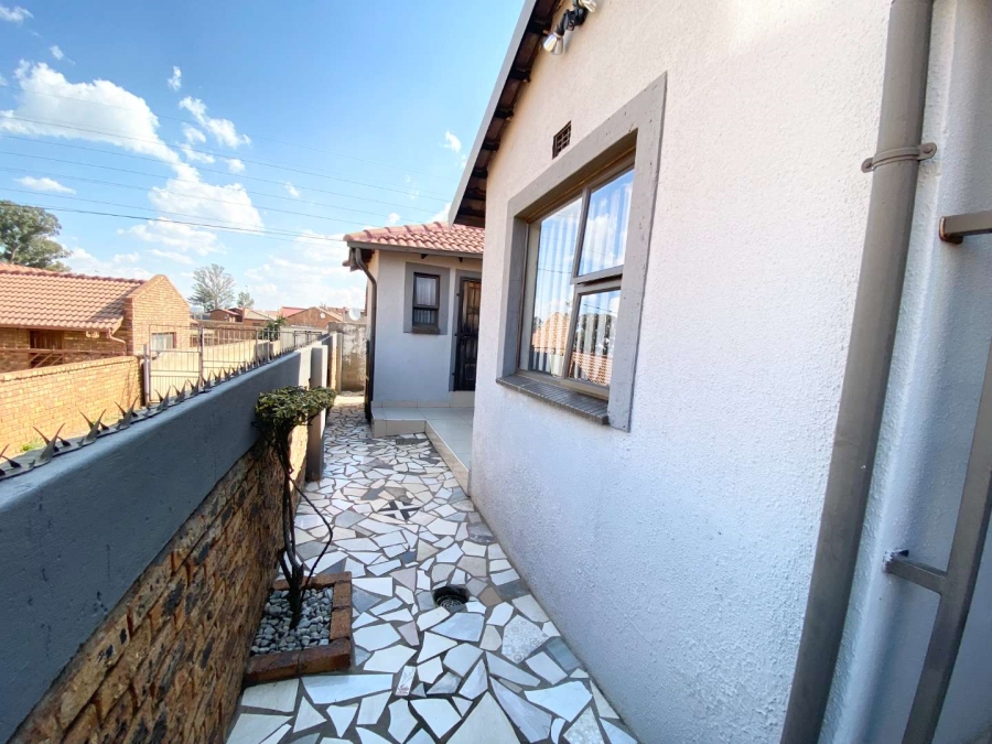 3 Bedroom Property for Sale in Daveyton Gauteng