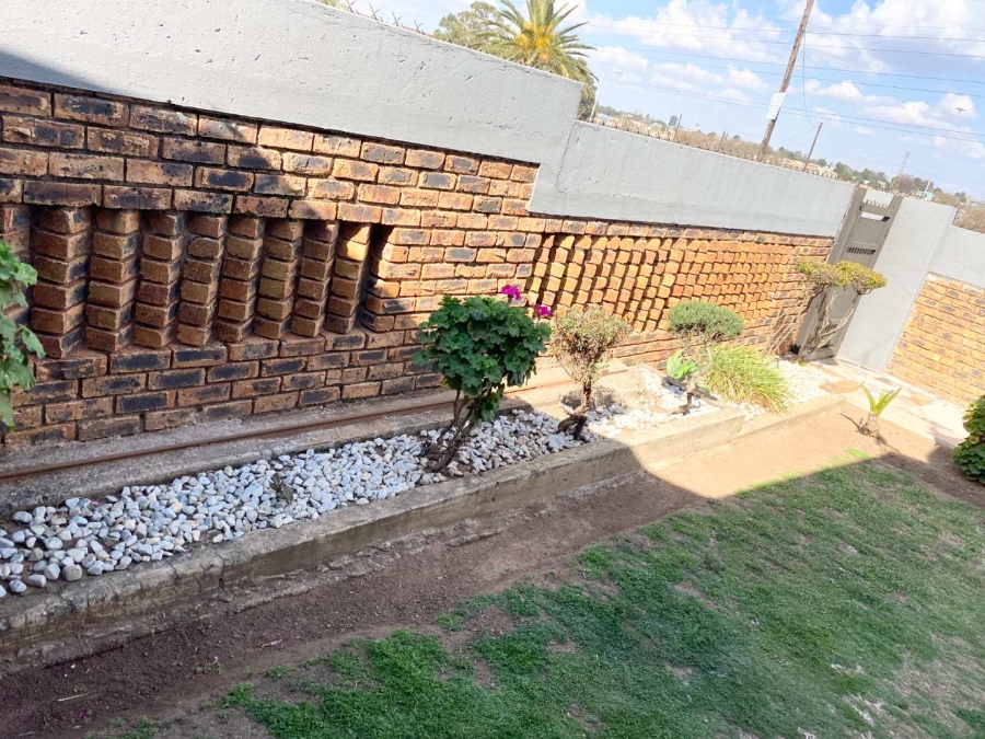 3 Bedroom Property for Sale in Daveyton Gauteng