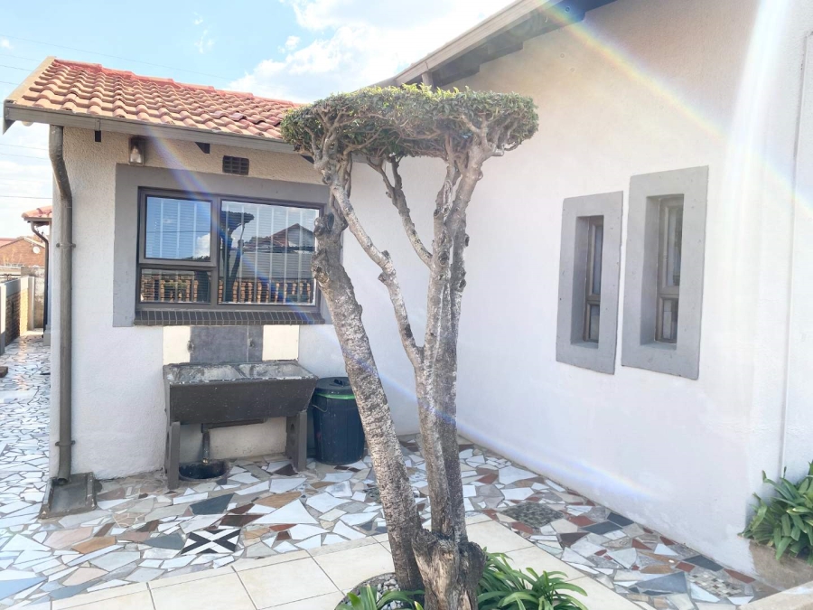 3 Bedroom Property for Sale in Daveyton Gauteng