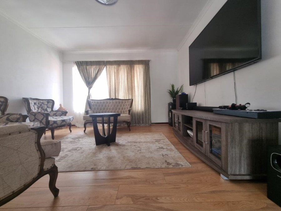 3 Bedroom Property for Sale in Faerie Glen Gauteng