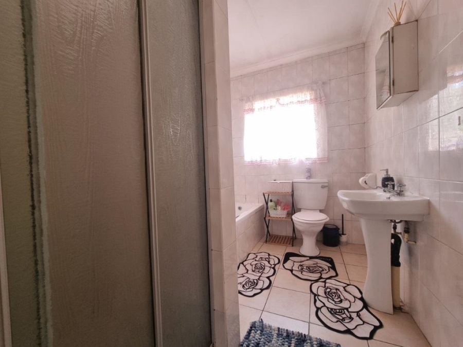 3 Bedroom Property for Sale in Faerie Glen Gauteng