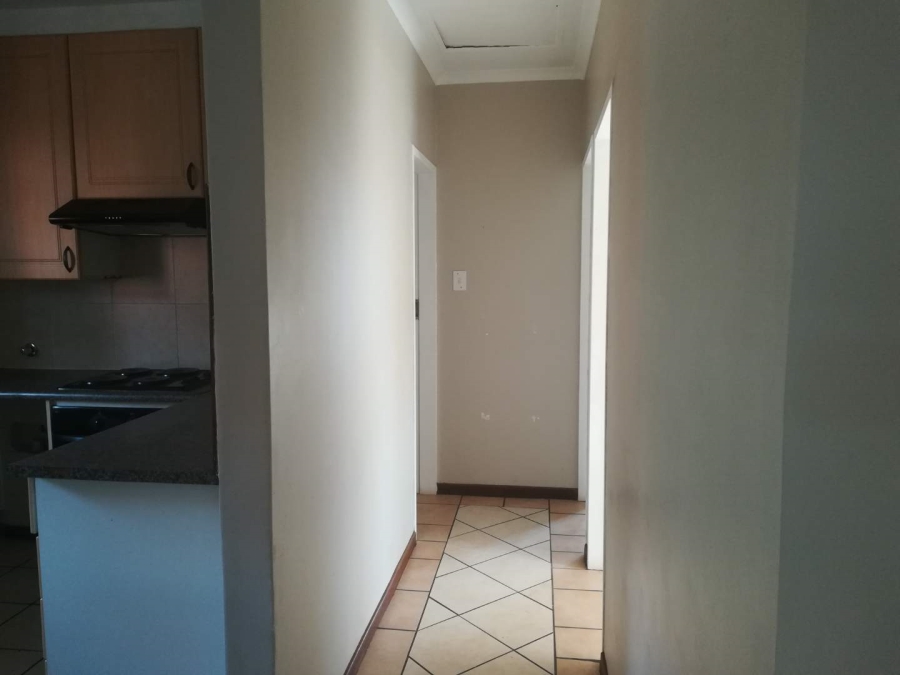 2 Bedroom Property for Sale in Die Hoewes Gauteng