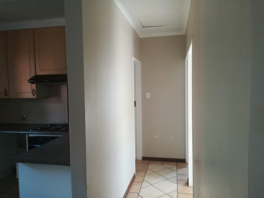 2 Bedroom Property for Sale in Die Hoewes Gauteng