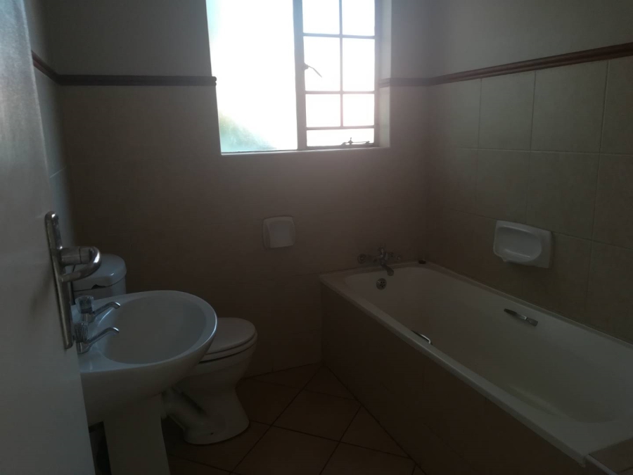 2 Bedroom Property for Sale in Die Hoewes Gauteng