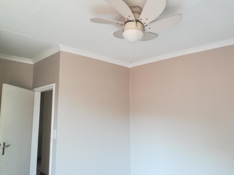 2 Bedroom Property for Sale in Die Hoewes Gauteng