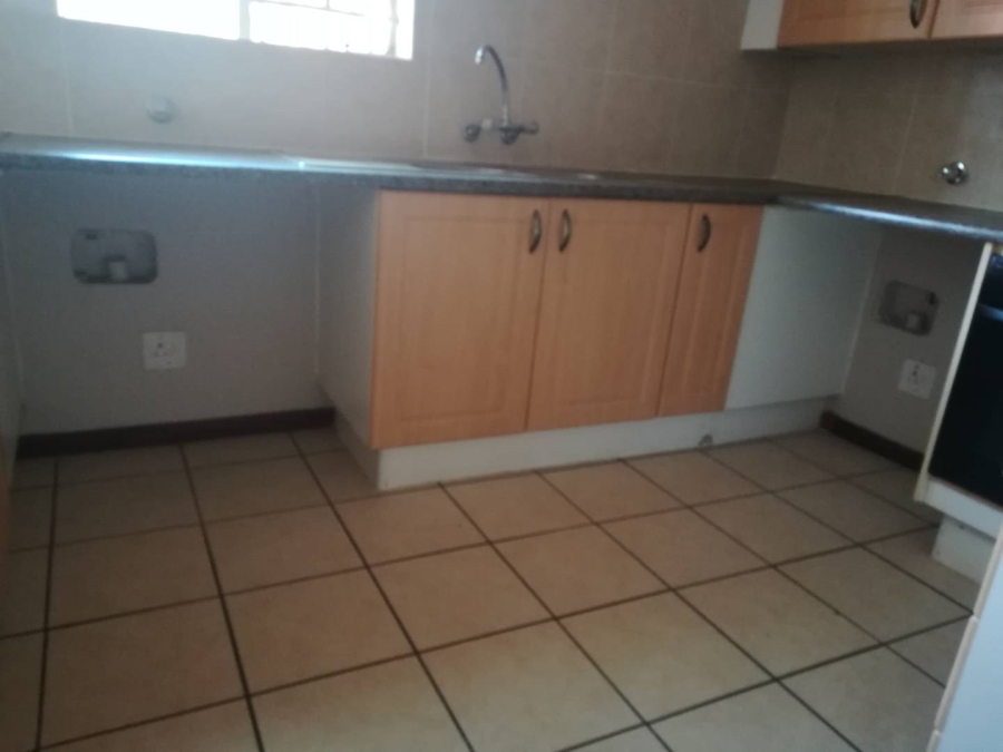2 Bedroom Property for Sale in Die Hoewes Gauteng