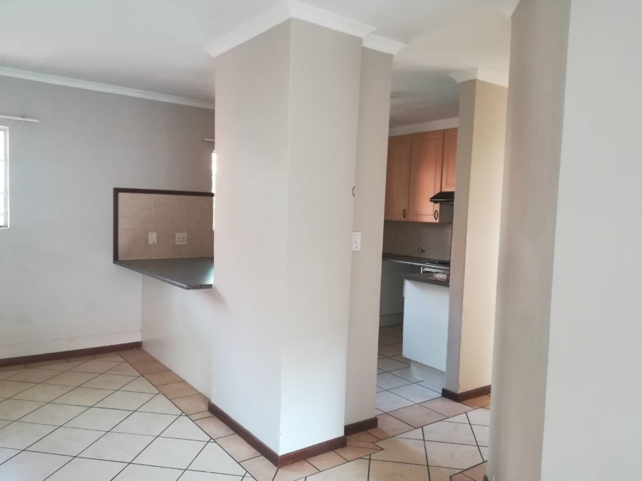 2 Bedroom Property for Sale in Die Hoewes Gauteng