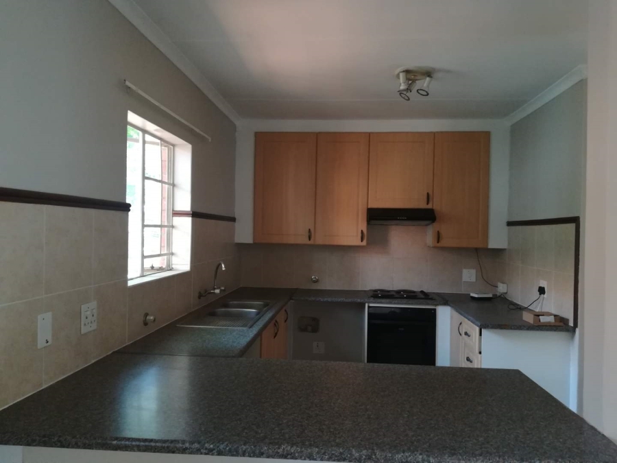2 Bedroom Property for Sale in Die Hoewes Gauteng