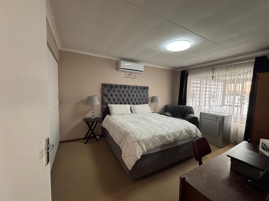 2 Bedroom Property for Sale in Kibler Park Gauteng