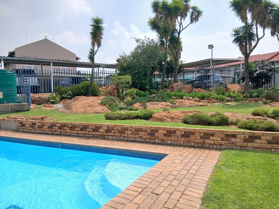 2 Bedroom Property for Sale in South Crest Gauteng