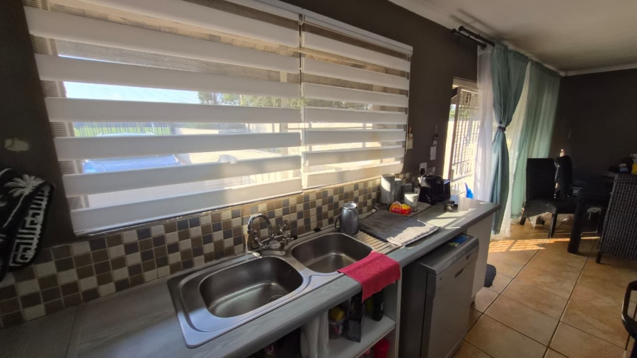 To Let 2 Bedroom Property for Rent in Brackenhurst Gauteng