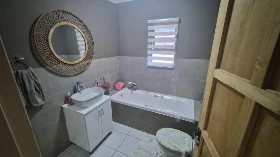 To Let 2 Bedroom Property for Rent in Brackenhurst Gauteng