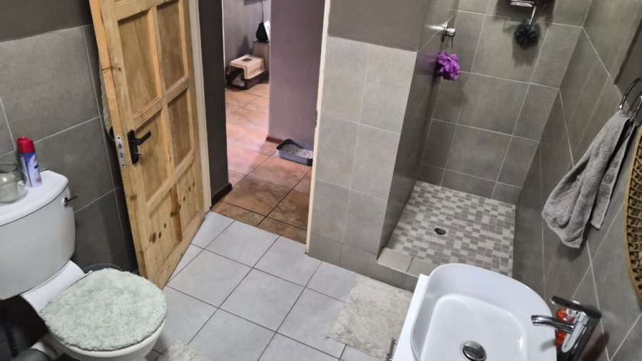 To Let 2 Bedroom Property for Rent in Brackenhurst Gauteng