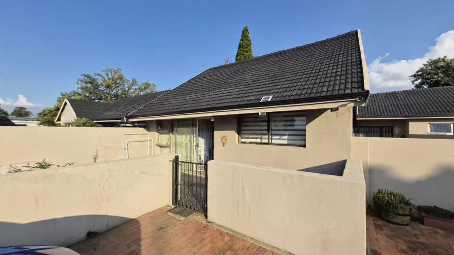 To Let 2 Bedroom Property for Rent in Brackenhurst Gauteng