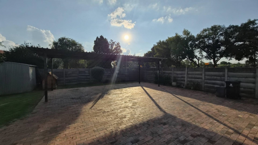 To Let 2 Bedroom Property for Rent in Brackenhurst Gauteng