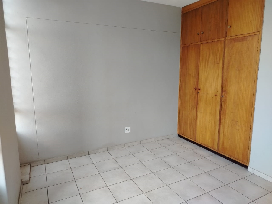 2 Bedroom Property for Sale in South Crest Gauteng