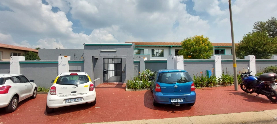 2 Bedroom Property for Sale in Verwoerdpark Gauteng