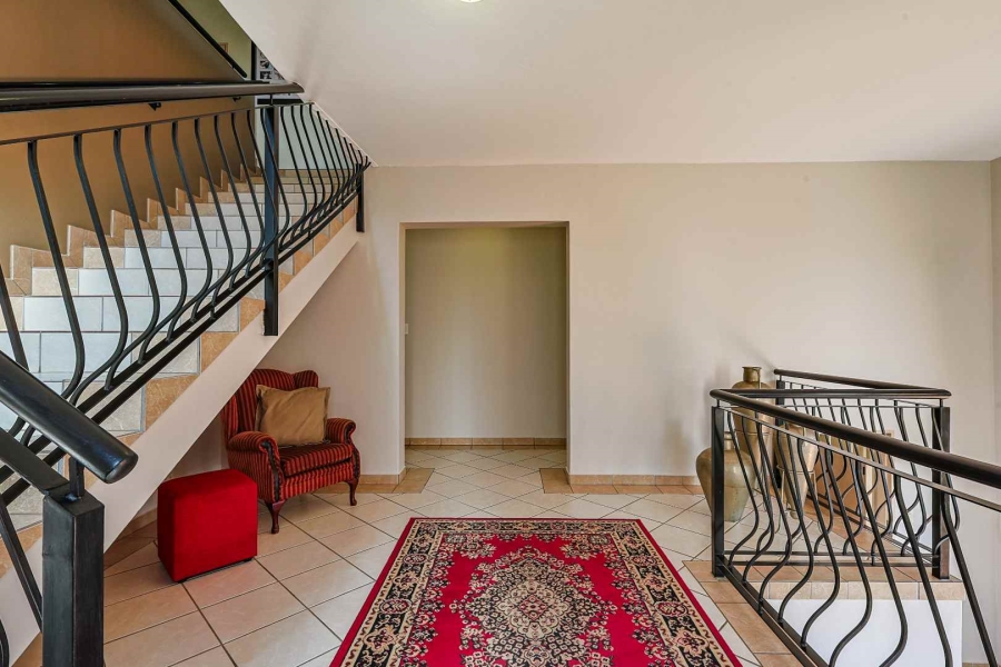 5 Bedroom Property for Sale in Faerie Glen Gauteng