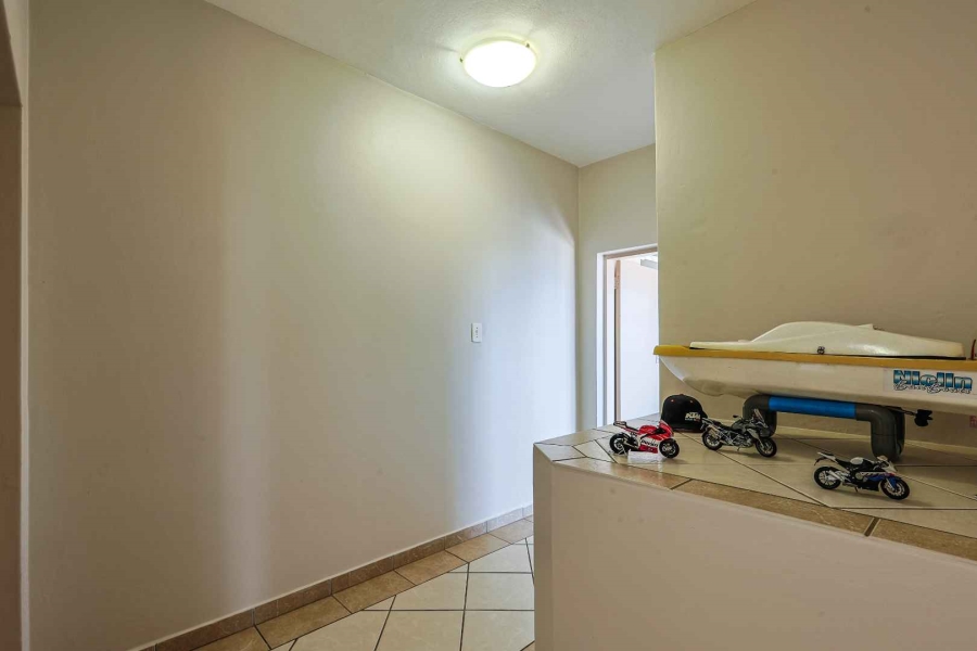 5 Bedroom Property for Sale in Faerie Glen Gauteng