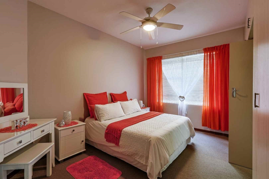 5 Bedroom Property for Sale in Faerie Glen Gauteng