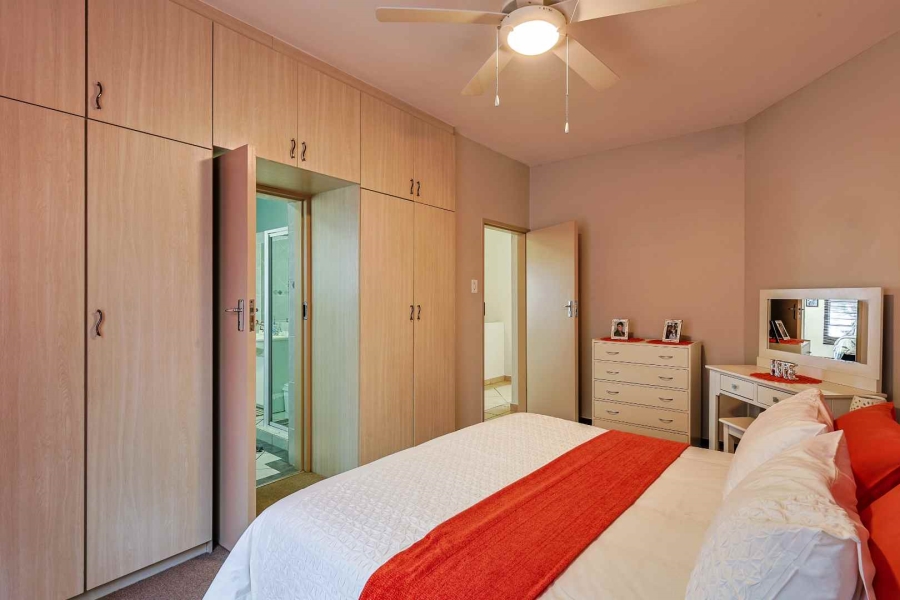 5 Bedroom Property for Sale in Faerie Glen Gauteng