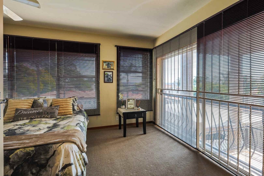 5 Bedroom Property for Sale in Faerie Glen Gauteng